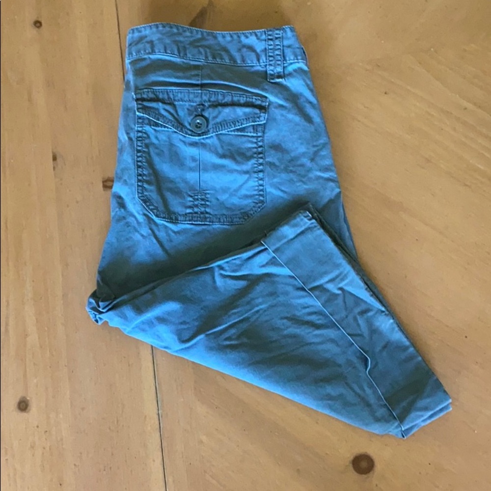 Calvin Klein green kakhi cuffed shorts Size 10